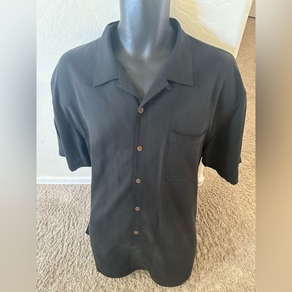 Men’s Tommy Bahama silk black shirt button front size XL pre own - Picture 1 of 4